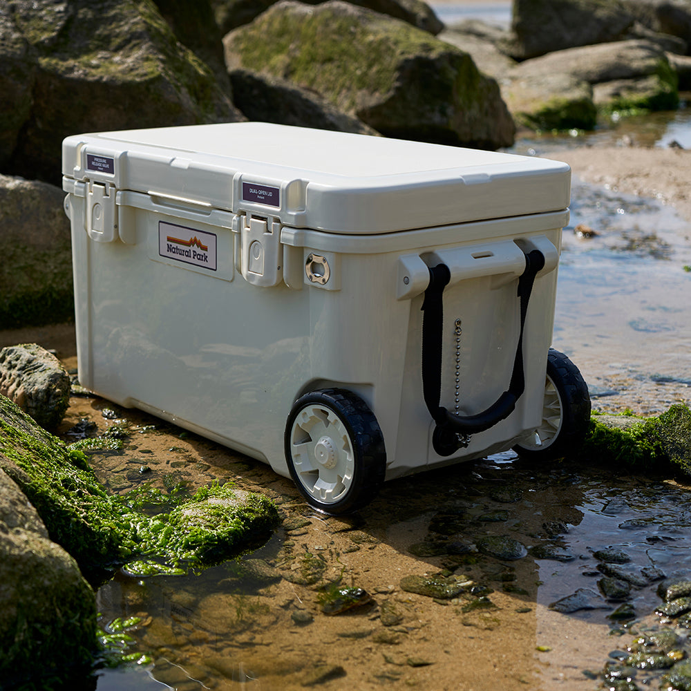 43L Hakkoda Cargo Cool Box (Antique White) · Natural Park