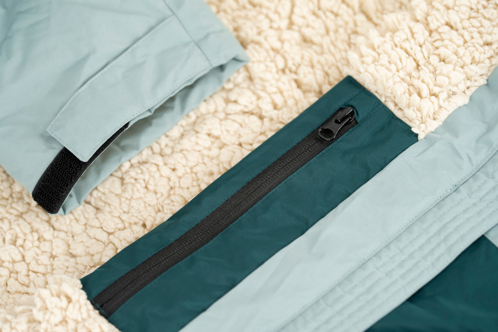 Eolus Weatherproof Changing Robe (Light Blue/Petrol)